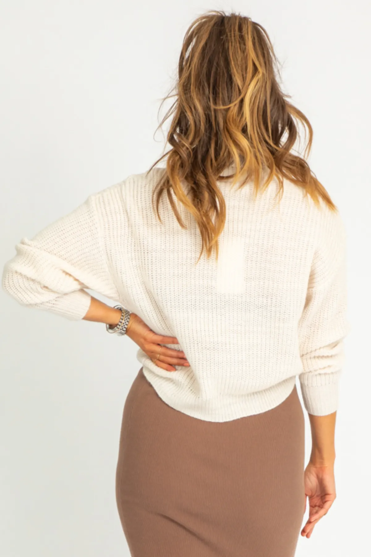 CREAM BUTTON NECK KNIT